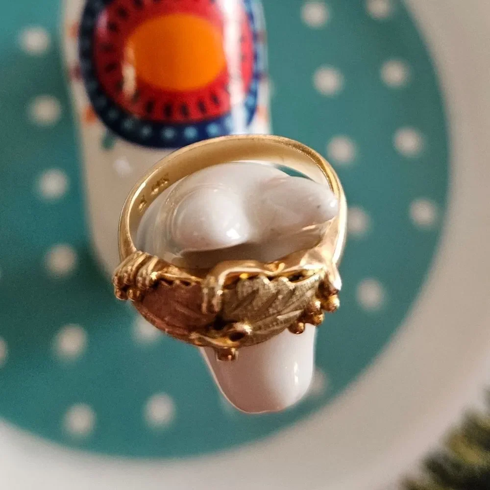 10k Black Hills Gold Leaf Design Ring
